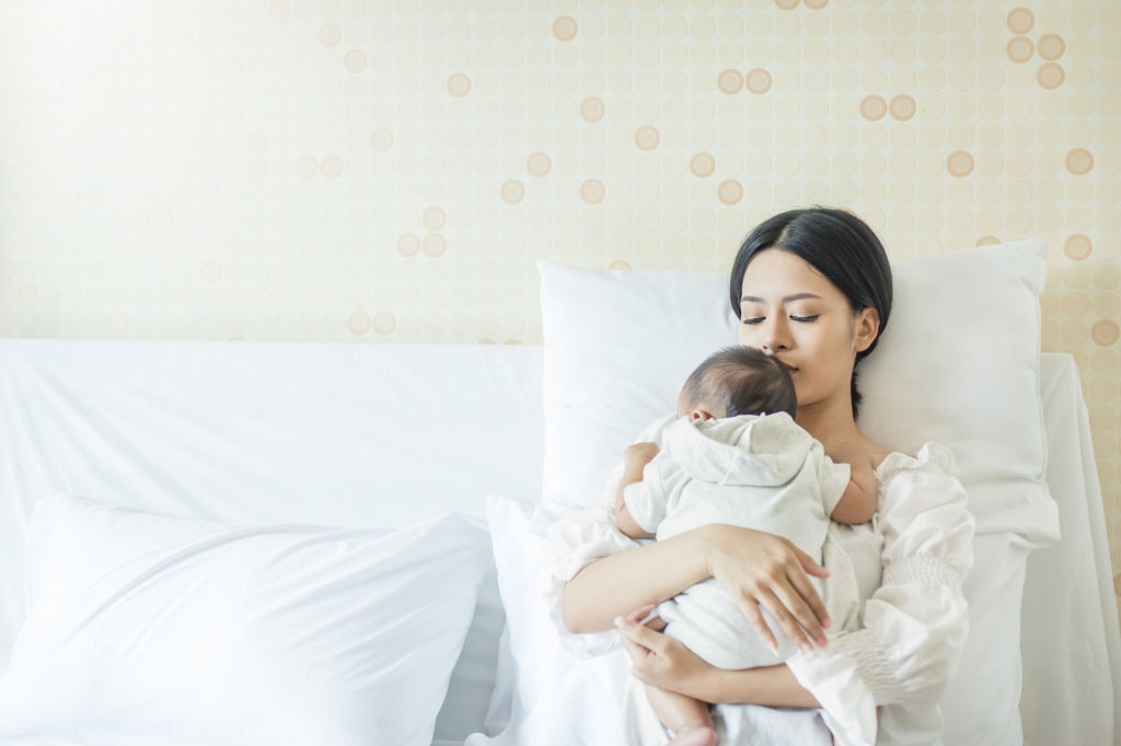 baby mum sleeping